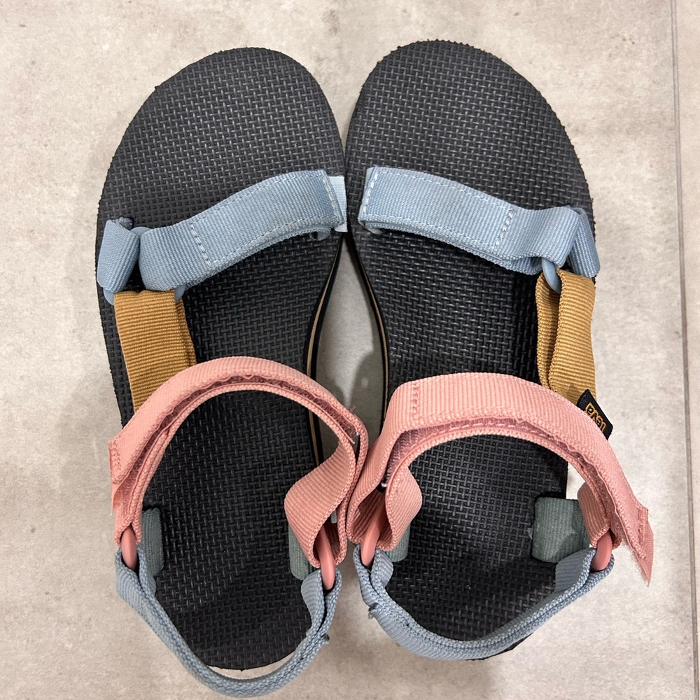 Barely used Tevas. Size 5